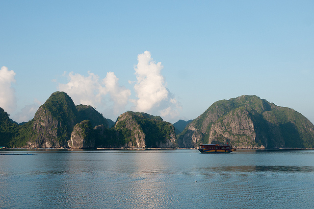 4 DAYS 3 NIGHTS HANOI - HALONG - OVERNIGHT ON JUNK BOAT