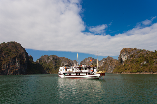 Halong Bay Cruise 2 days 1 nights on Golden Star Cruise 3* (105USD/person) 